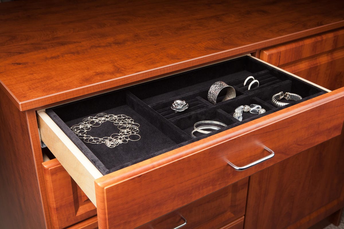 Upgrading a Walk In Closet in DC Your Guide to Choosing the Best