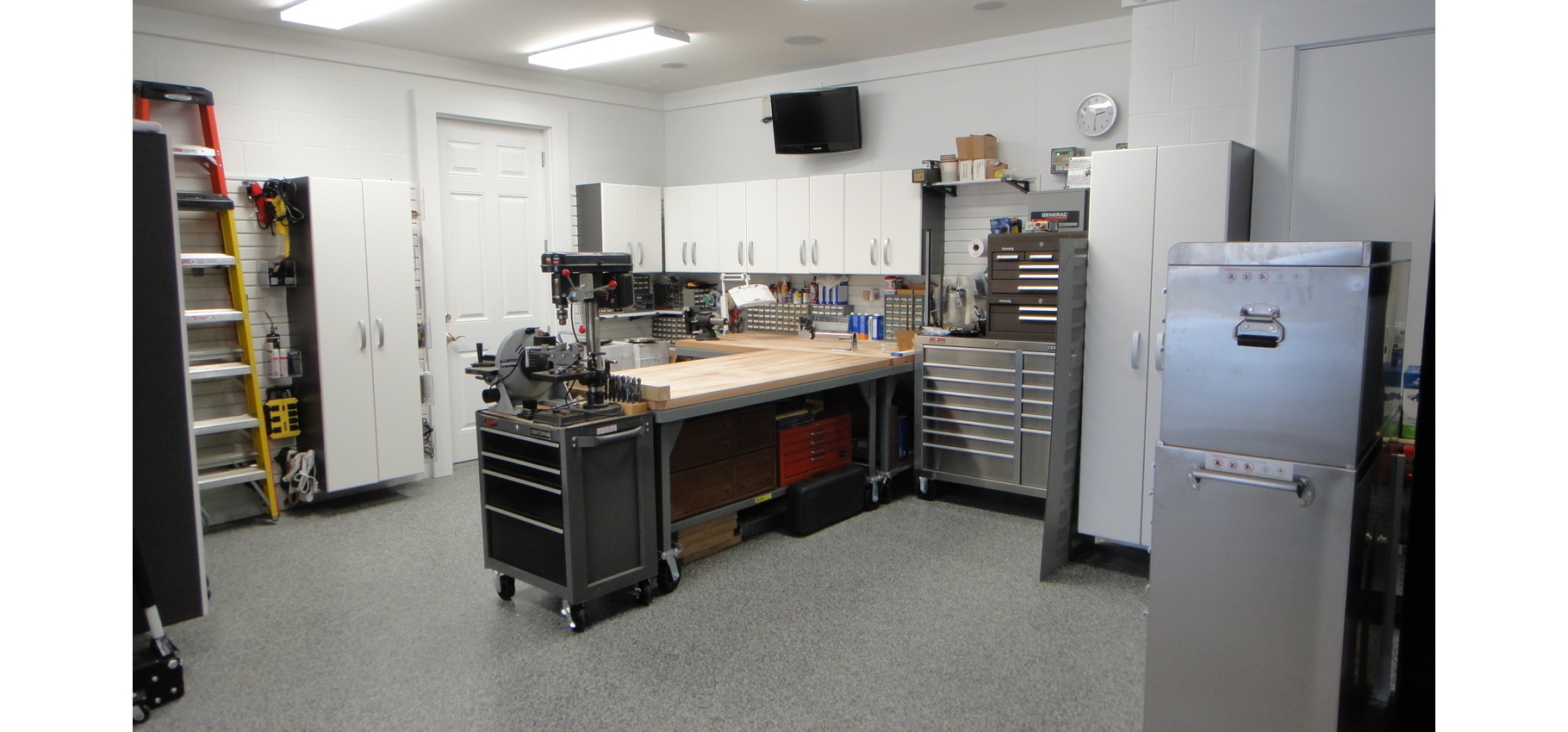 garage organization system with center island